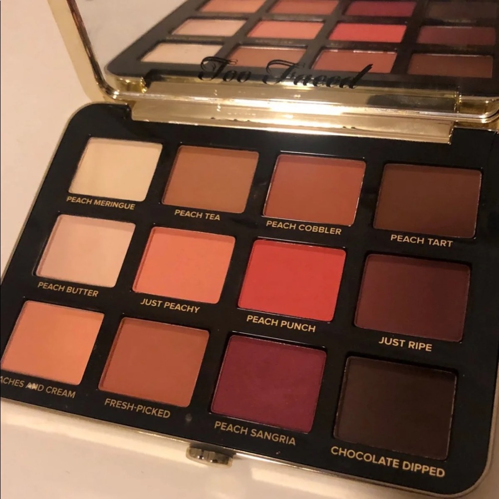 Too faced just peachy mattes eyeshadow palette